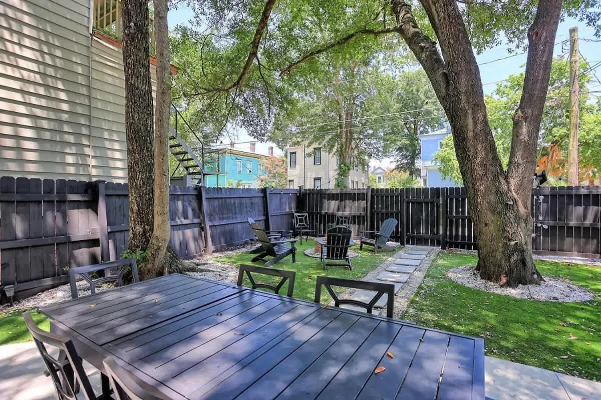 Fun & Renovated Artsy Downtown Dog Friendly With Fully Fenced Backyard And Private Parking Διαμέρισμα