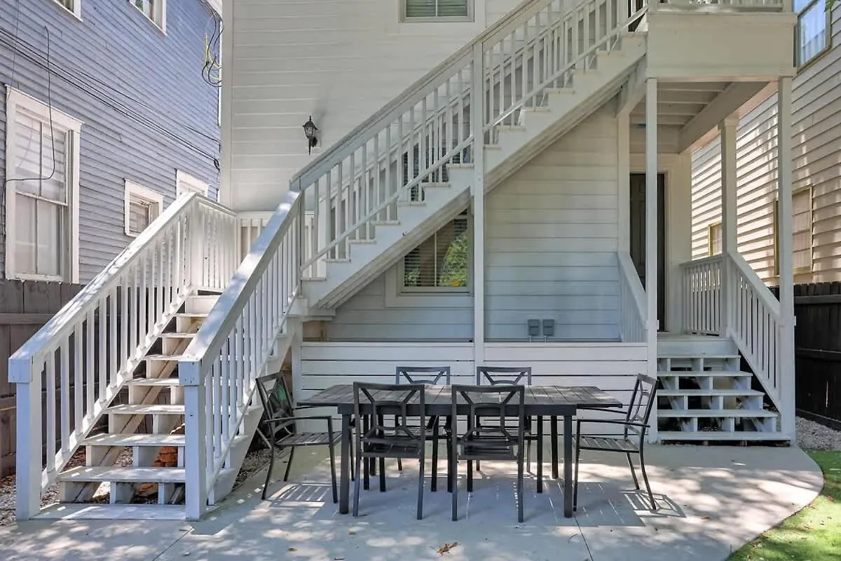 Διαμέρισμα Fun & Renovated Artsy Downtown Dog Friendly With Fully Fenced Backyard And Private Parking