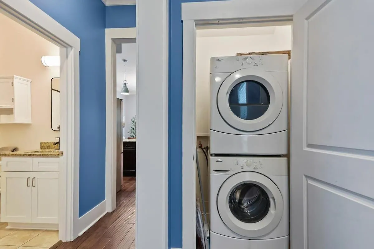 Fun & Renovated Artsy Downtown Dog Friendly With Fully Fenced Backyard And Private Parking Διαμέρισμα Σαβάνα