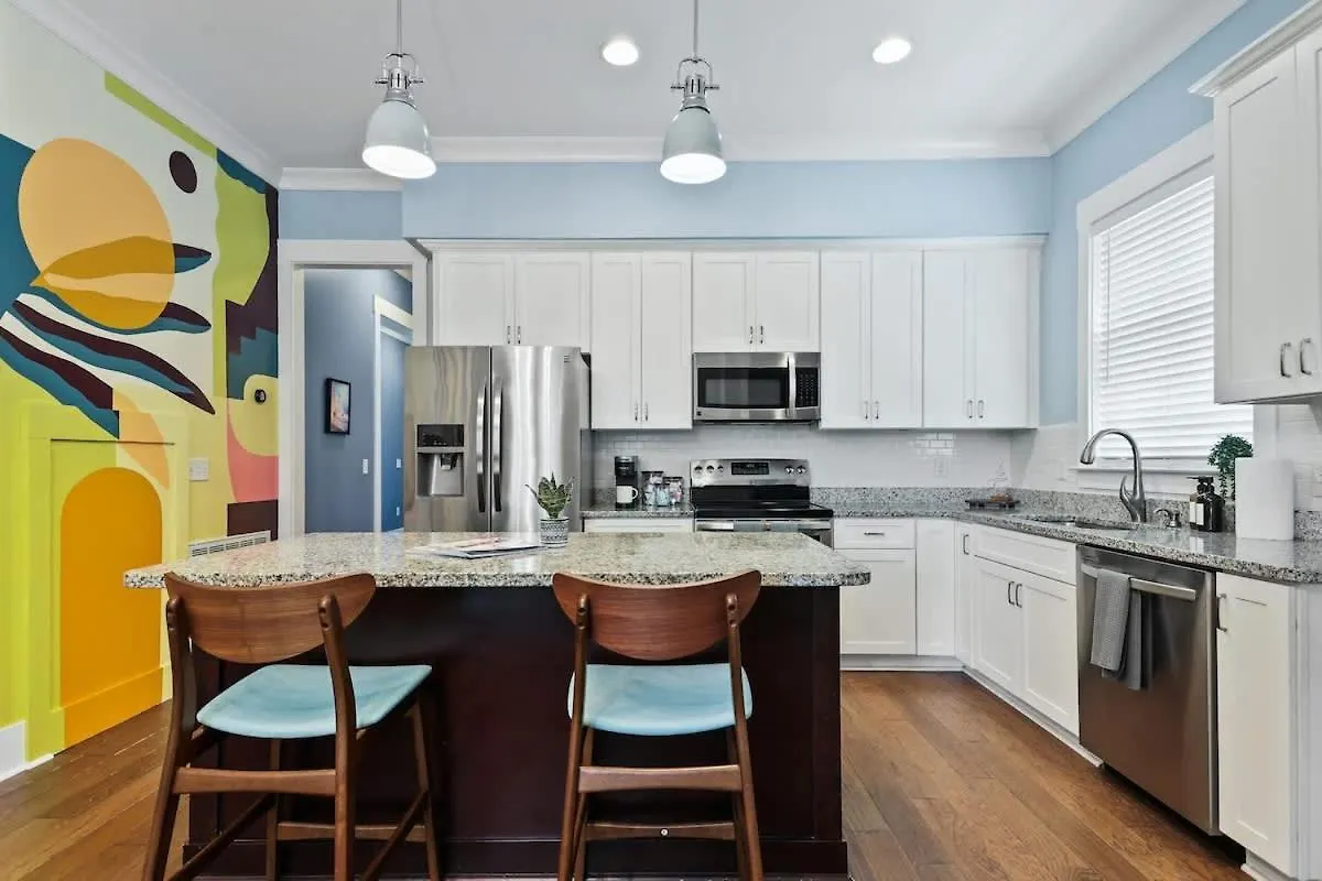 Fun & Renovated Artsy Downtown Dog Friendly With Fully Fenced Backyard And Private Parking Διαμέρισμα Σαβάνα