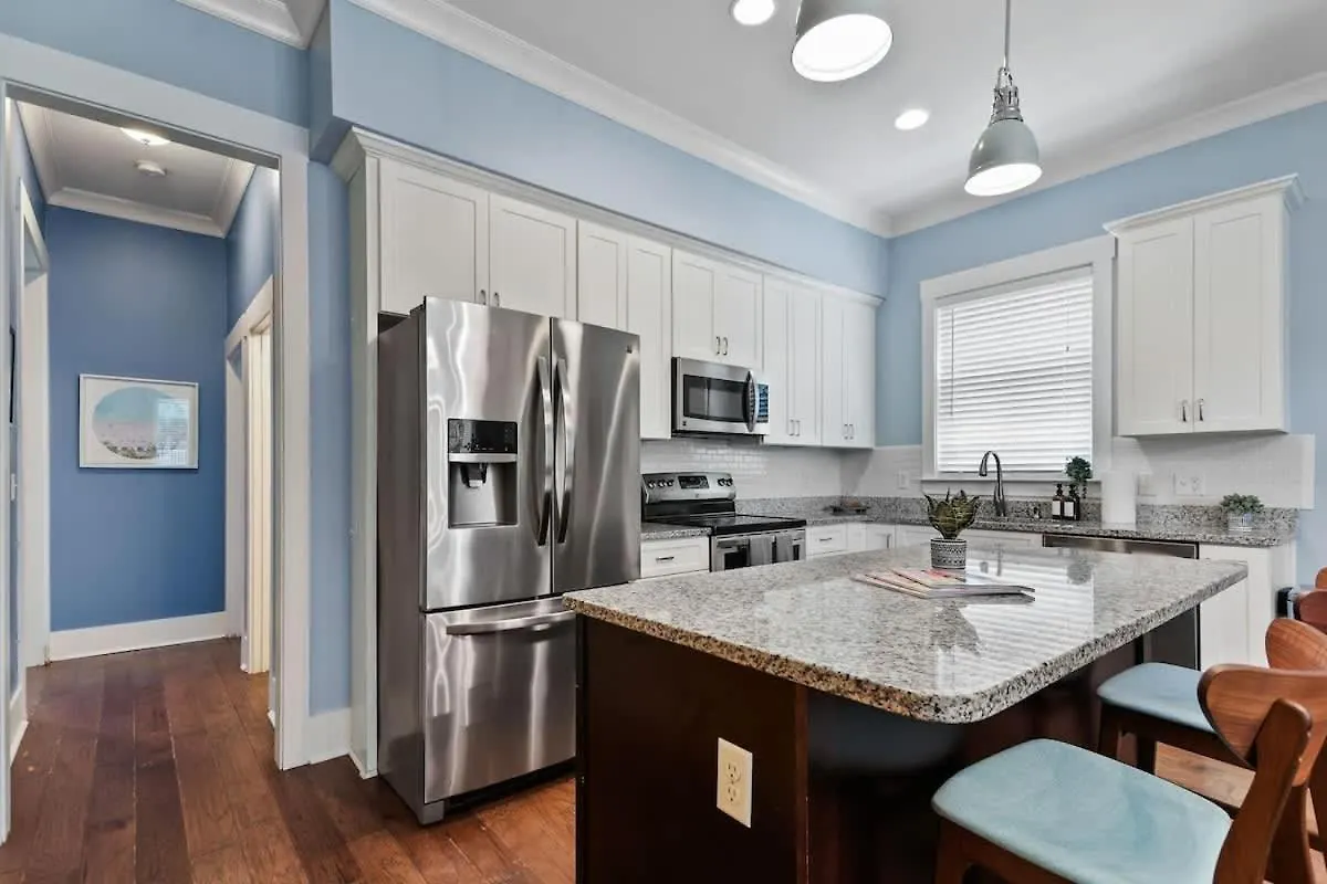 Fun & Renovated Artsy Downtown Dog Friendly With Fully Fenced Backyard And Private Parking Σαβάνα
