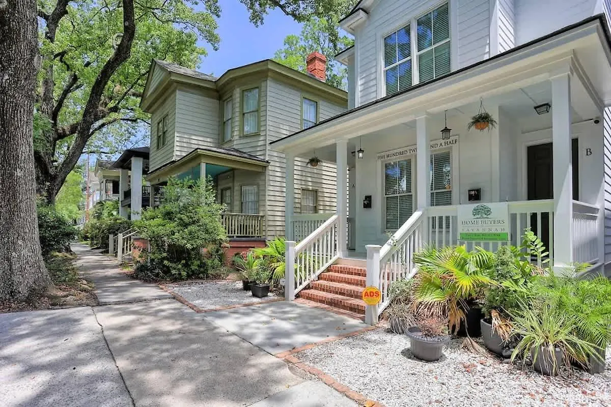 Διαμέρισμα Fun & Renovated Artsy Downtown Dog Friendly With Fully Fenced Backyard And Private Parking *