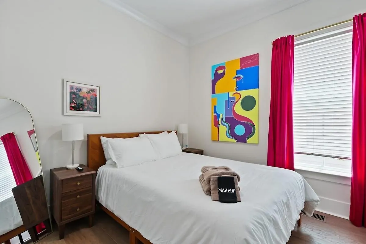 Fun & Renovated Artsy Downtown Dog Friendly With Fully Fenced Backyard And Private Parking Διαμέρισμα *