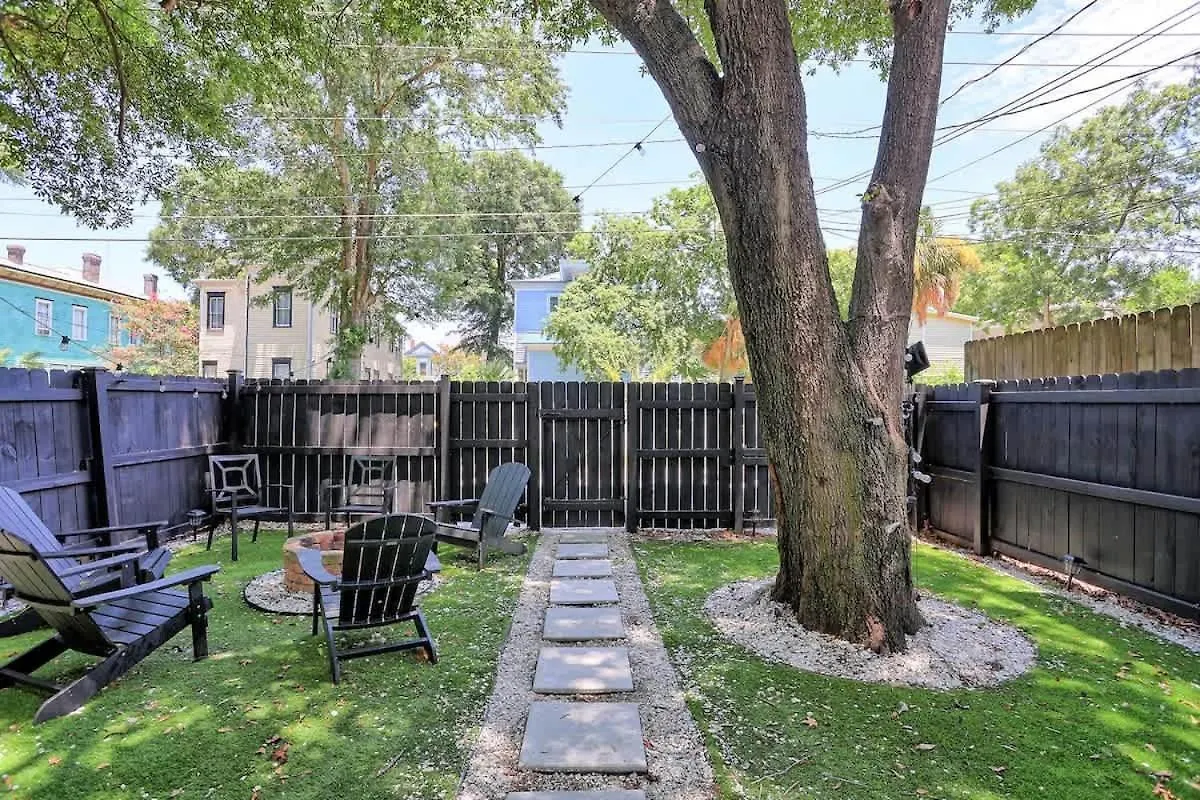 Διαμέρισμα Fun & Renovated Artsy Downtown Dog Friendly With Fully Fenced Backyard And Private Parking