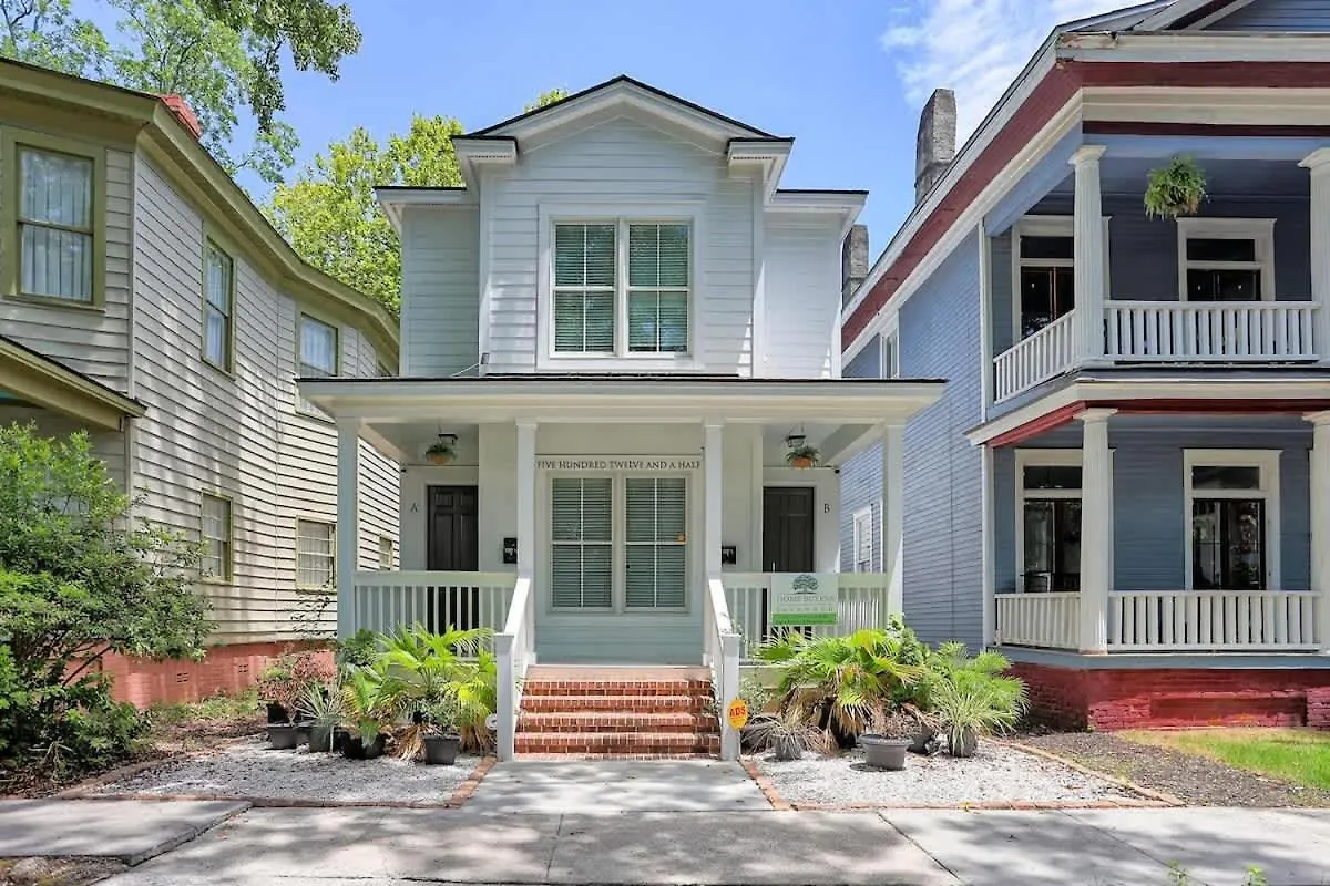 Fun & Renovated Artsy Downtown Dog Friendly With Fully Fenced Backyard And Private Parking *
