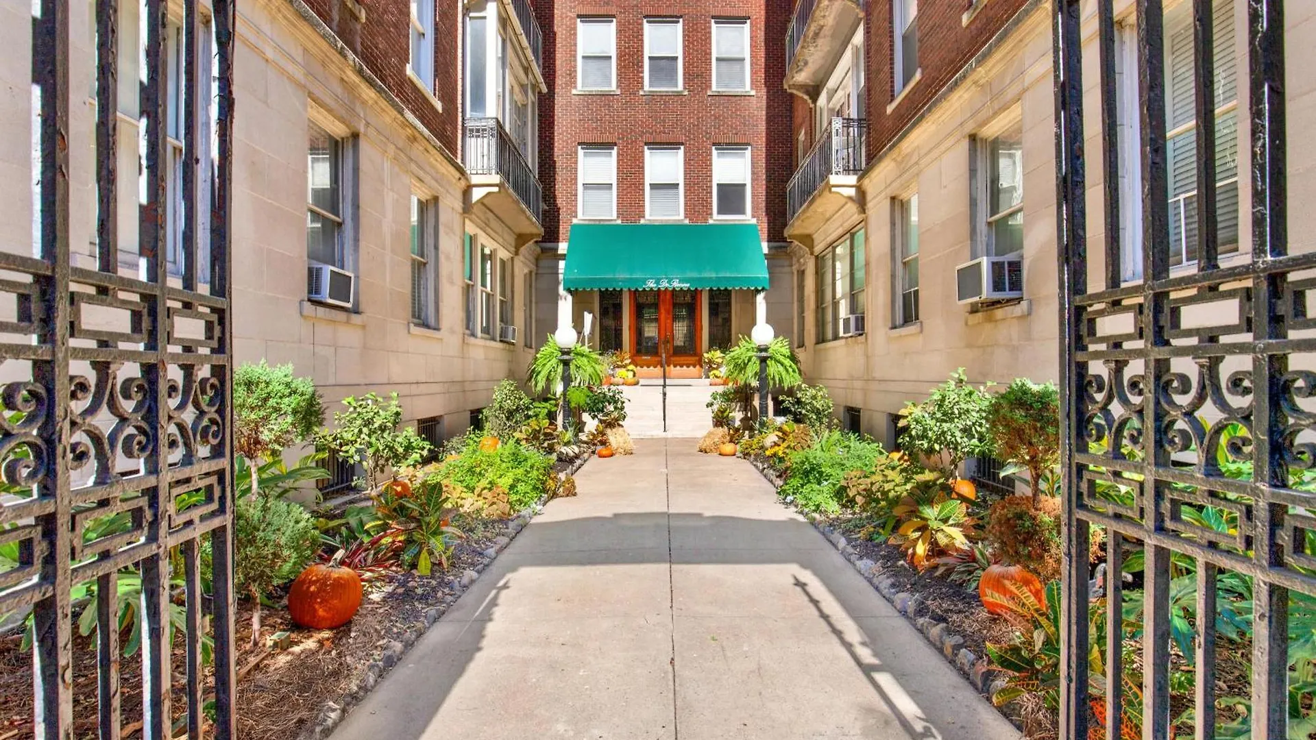 Downtown At The Derenne