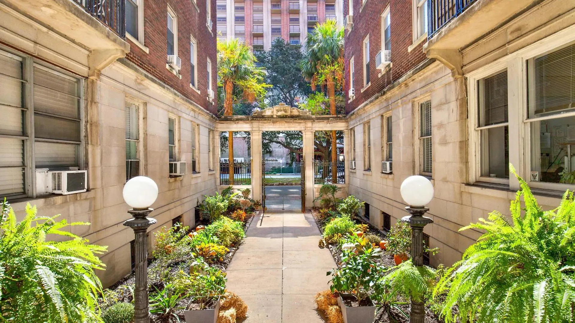 Downtown At The Derenne Savannah