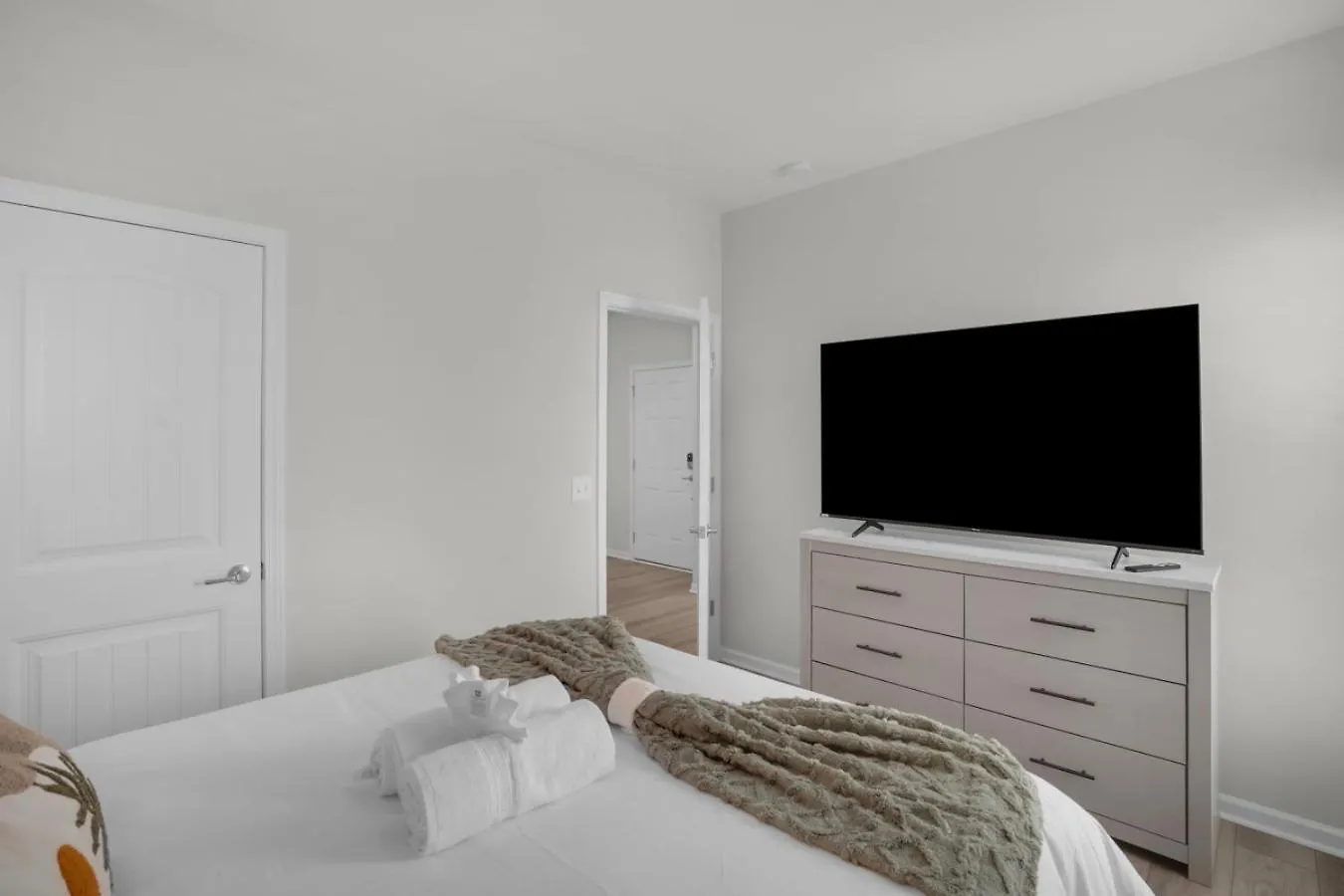 Serene In Residential Heaven * Savannah