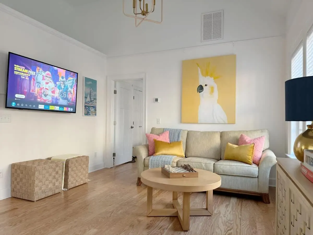 Sunny & Playful Carriage House In Downtown Here And Walk Everywhere Savannah