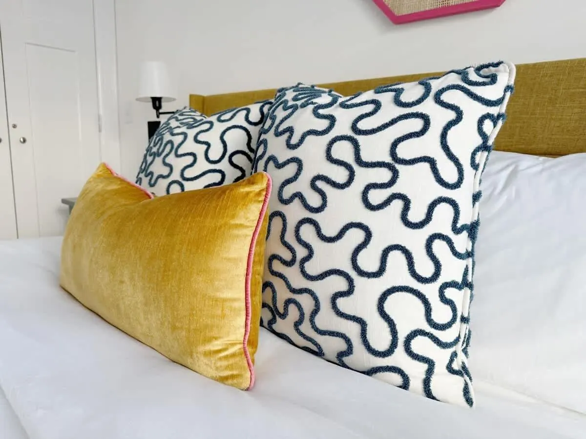 Apartman Sunny & Playful Carriage House In Downtown Here And Walk Everywhere