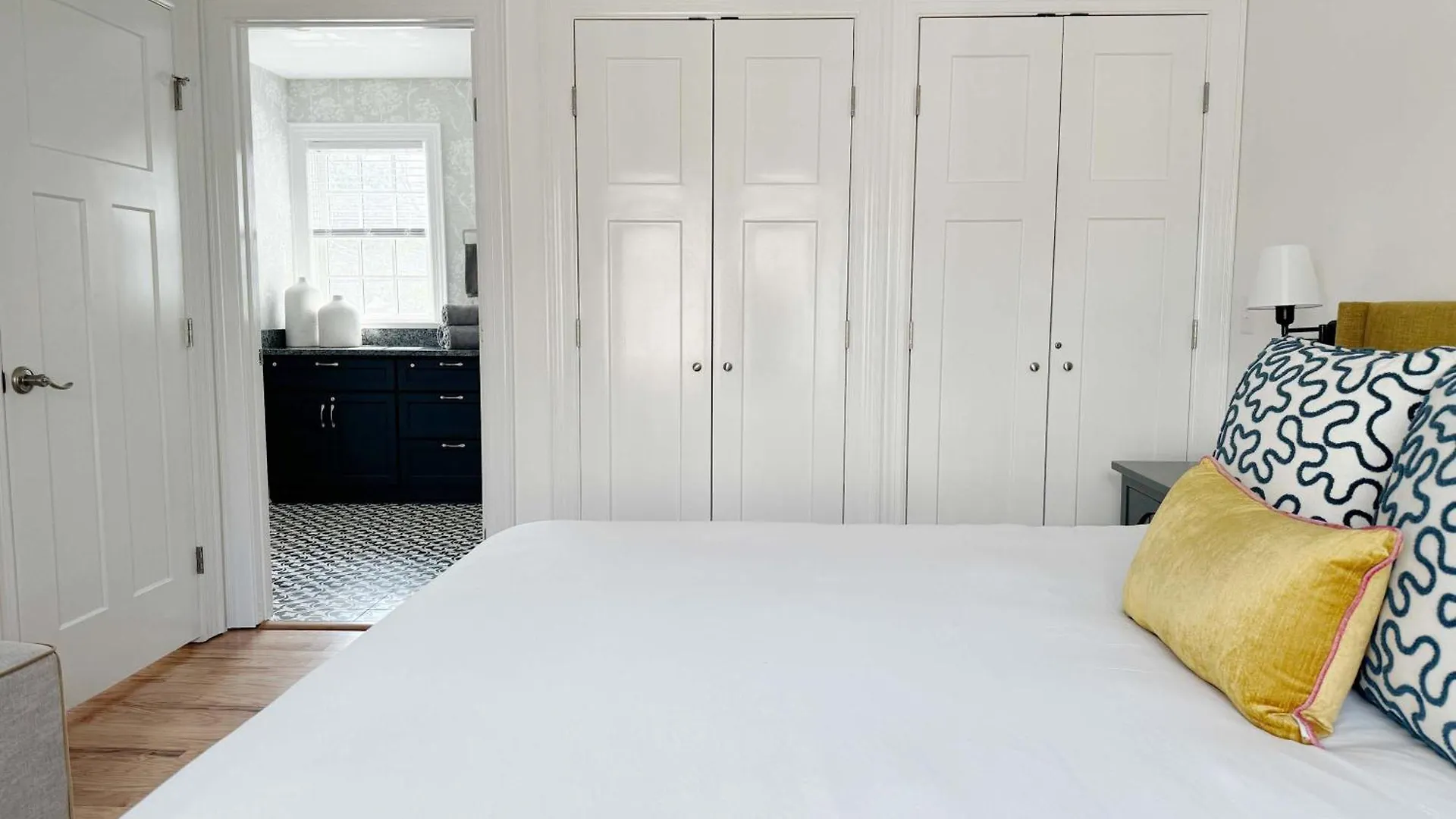Sunny & Playful Carriage House In Downtown Here And Walk Everywhere