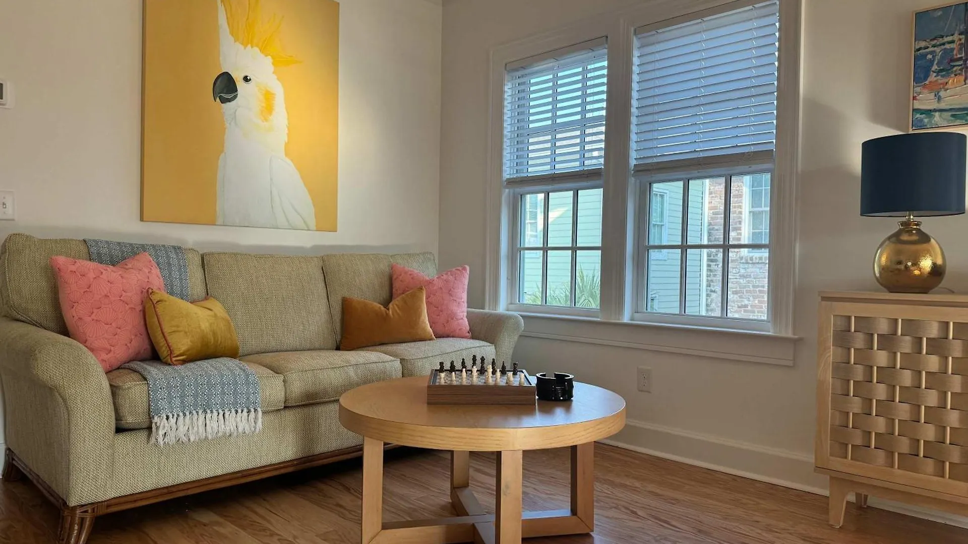 Sunny & Playful Carriage House In Downtown Here And Walk Everywhere Apartman