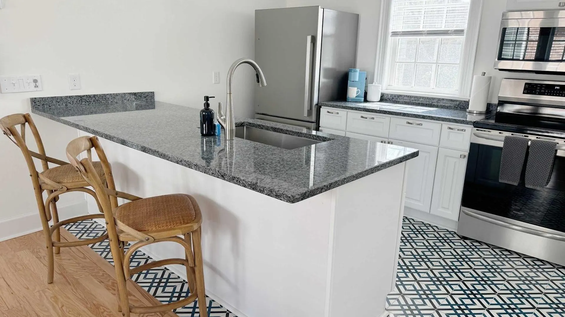 Apartman Sunny & Playful Carriage House In Downtown Here And Walk Everywhere Savannah