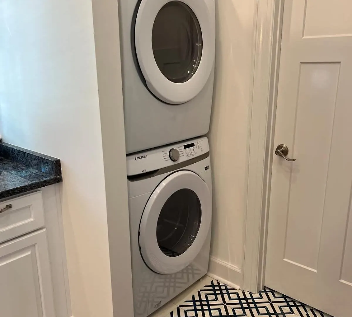 Sunny & Playful Carriage House In Downtown Here And Walk Everywhere Savannah
