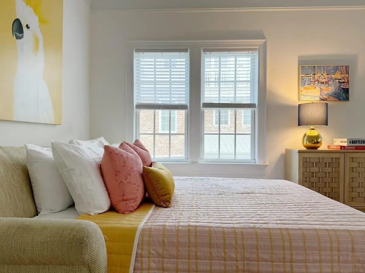 Apartman Sunny & Playful Carriage House In Downtown Here And Walk Everywhere