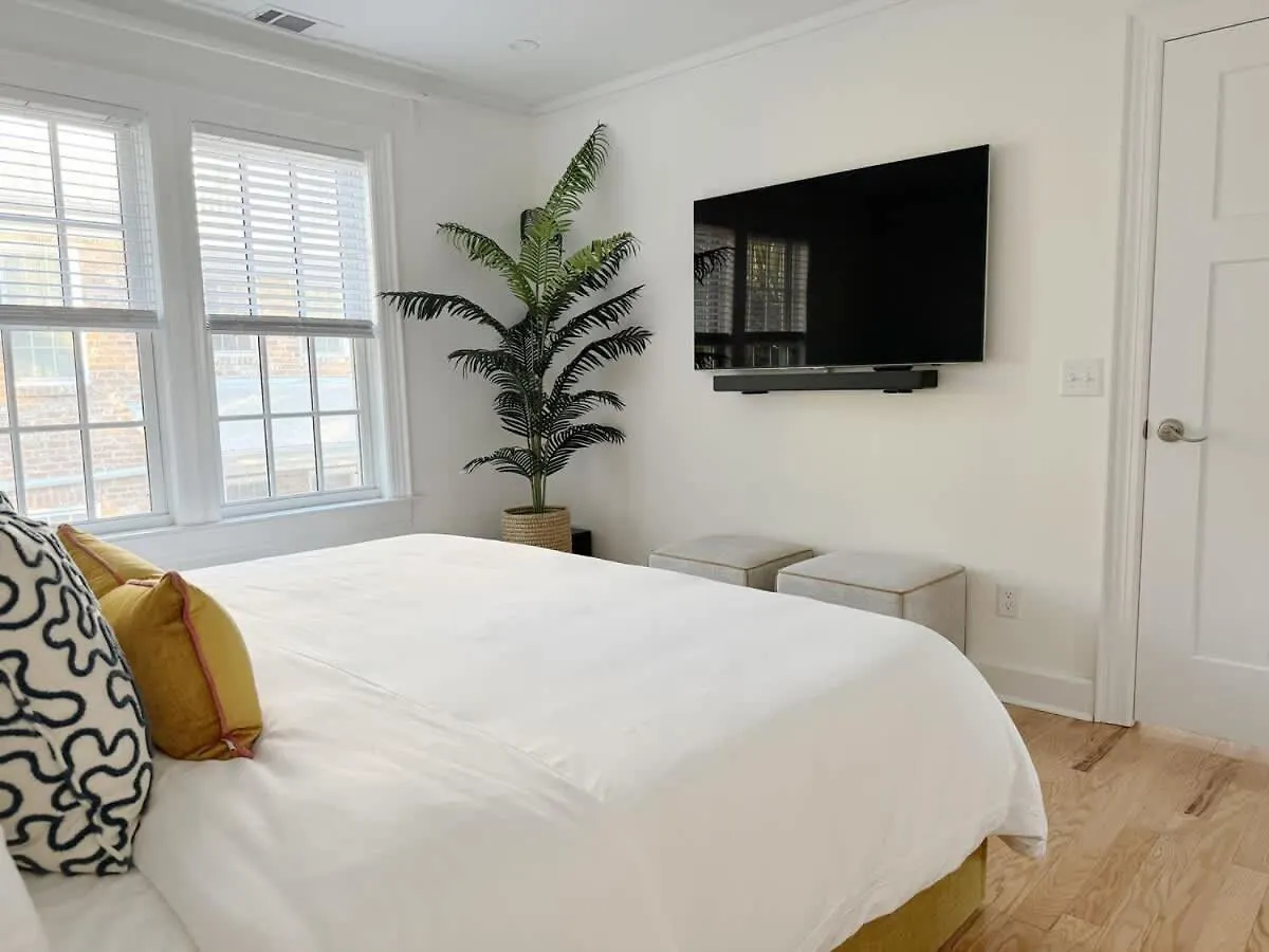Apartman Sunny & Playful Carriage House In Downtown Here And Walk Everywhere Savannah