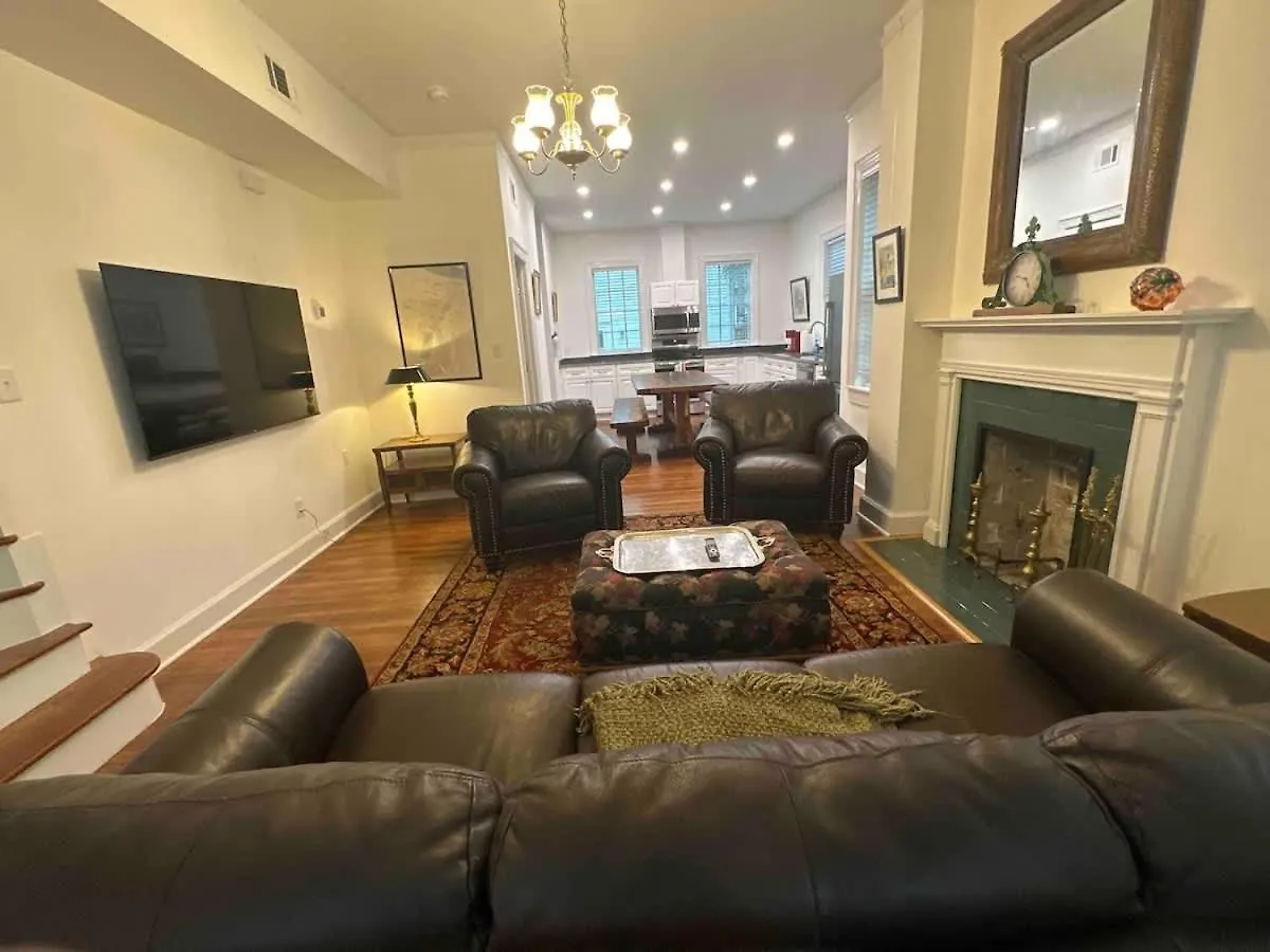 Spacious 3-floor Downtown Retreat - Prime Location * Savannah