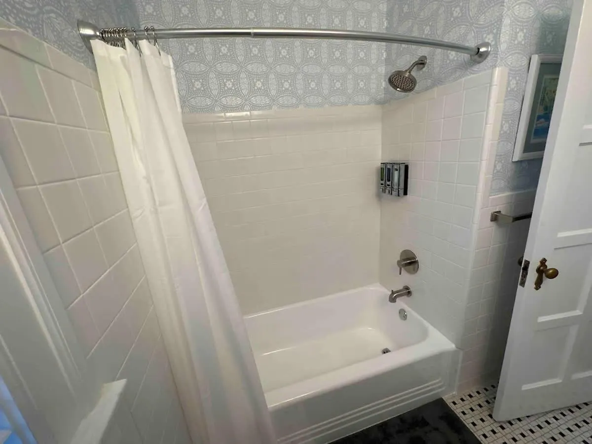 Spacious 3-floor Downtown Retreat - Prime Location Holiday home *