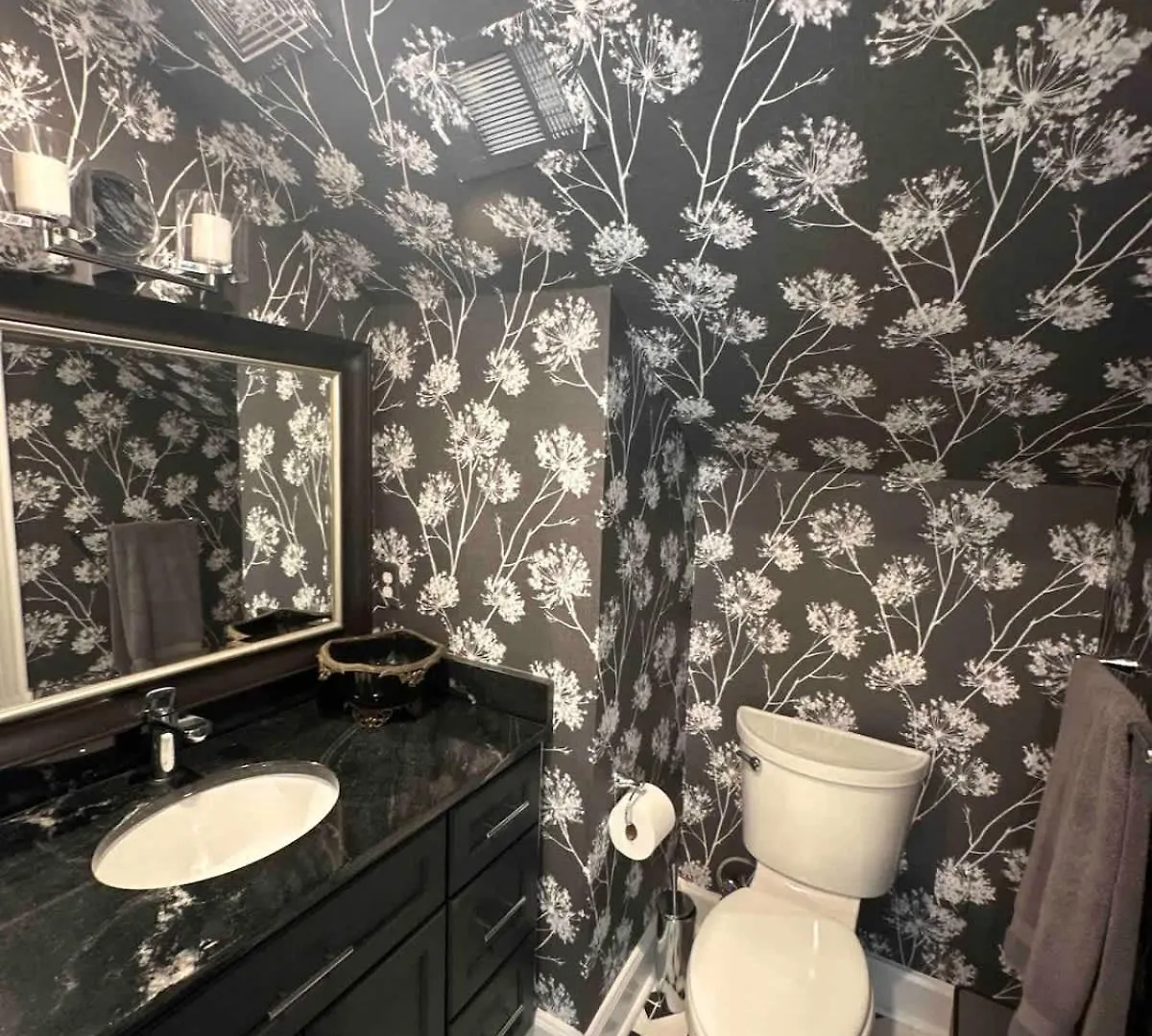 Spacious 3-floor Downtown Retreat - Prime Location Savannah
