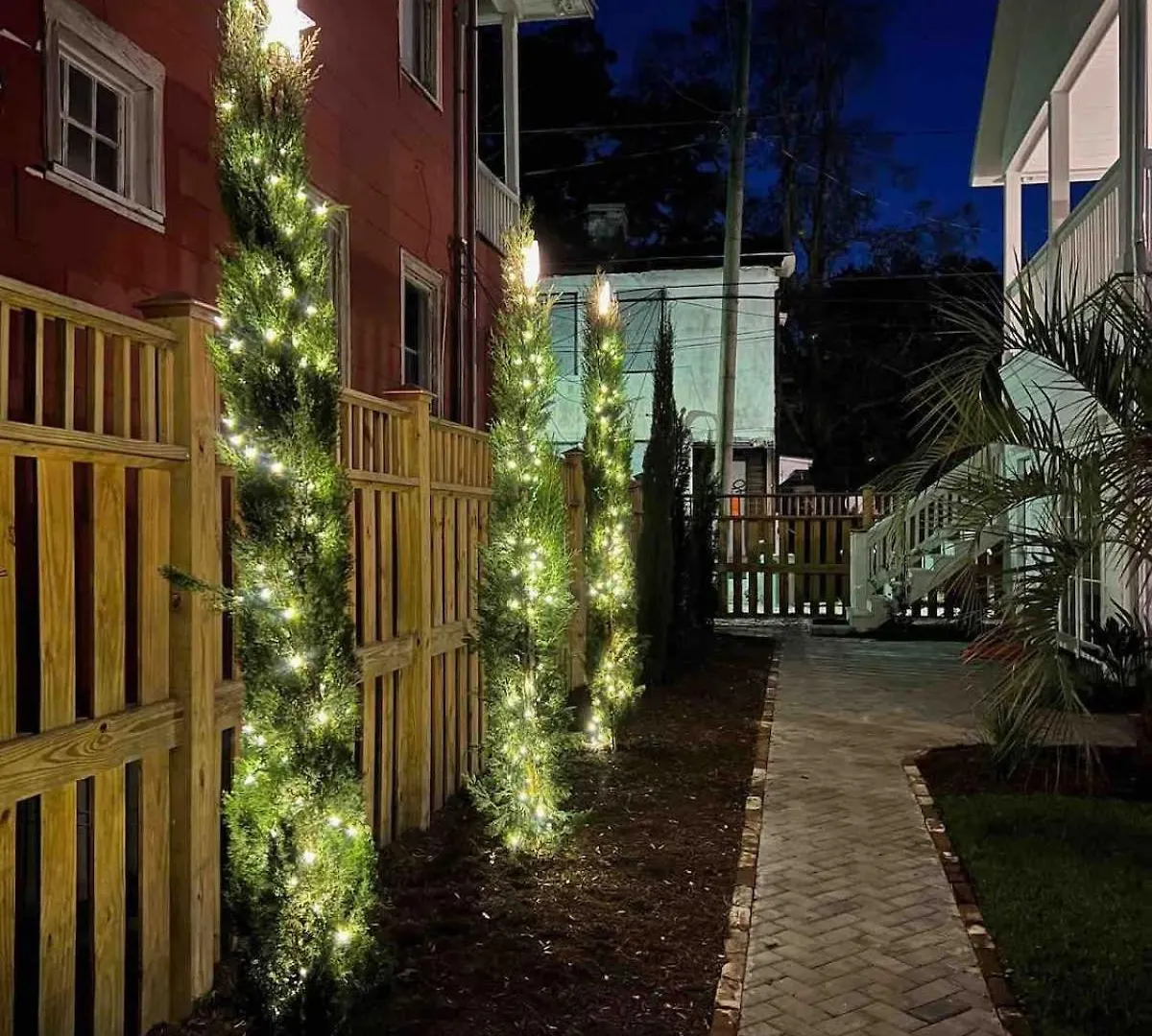 Holiday home Spacious 3-floor Downtown Retreat - Prime Location
