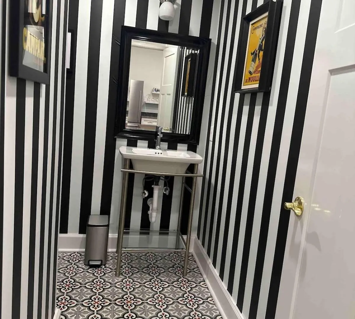 Spacious 3-floor Downtown Retreat - Prime Location Savannah