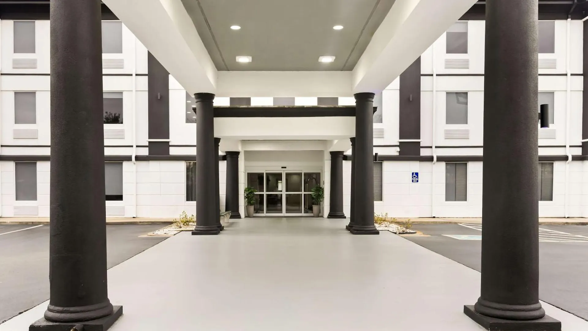 Sonesta Essential Hotel 3*