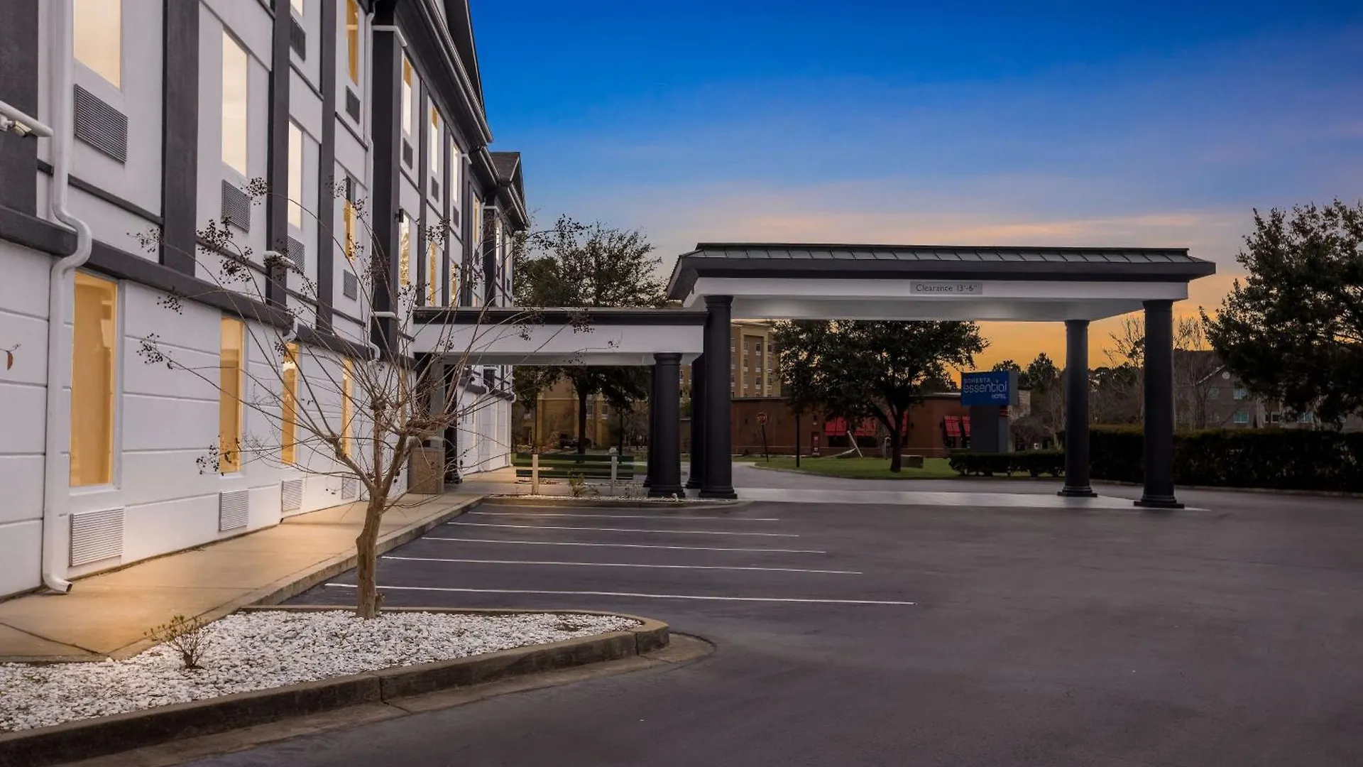 Hotel Sonesta Essential Savannah