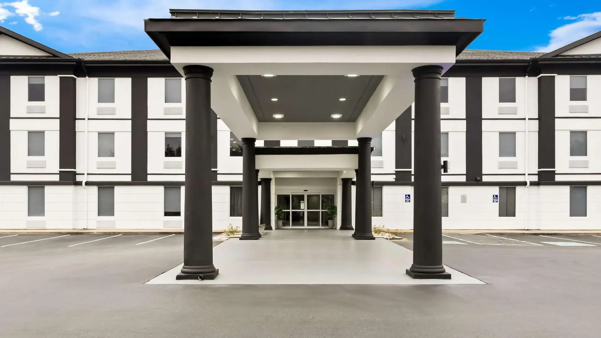 Sonesta Essential Hotel