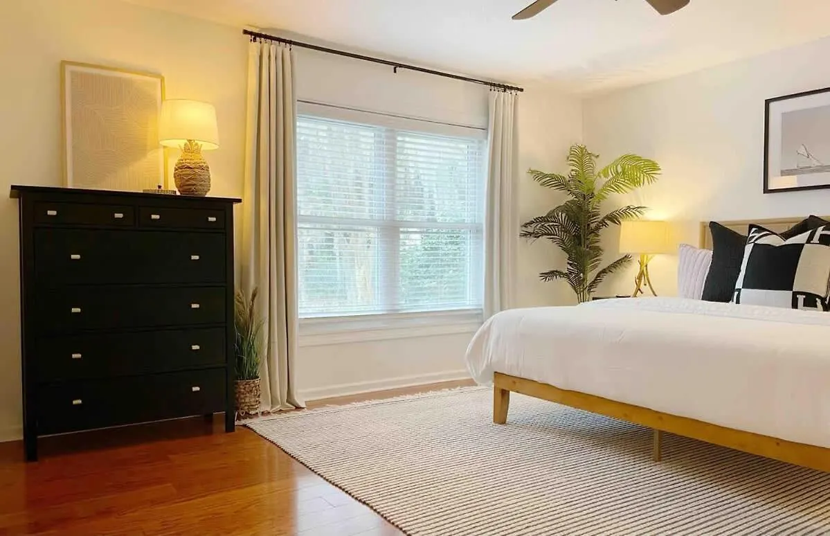 Coastal Oasis W Pool Near And Downtown! Holiday home *