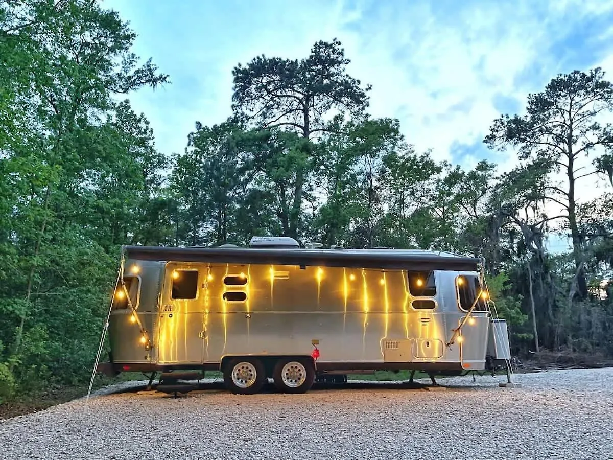 Holiday home Large And 2 Airstream Glampers & Midway To Tybee & Downtown With Fast Wifi And More!