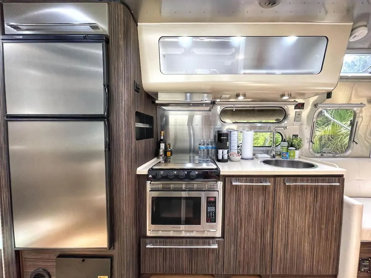 Holiday home Large And 2 Airstream Glampers & Midway To Tybee & Downtown With Fast Wifi And More! Savannah