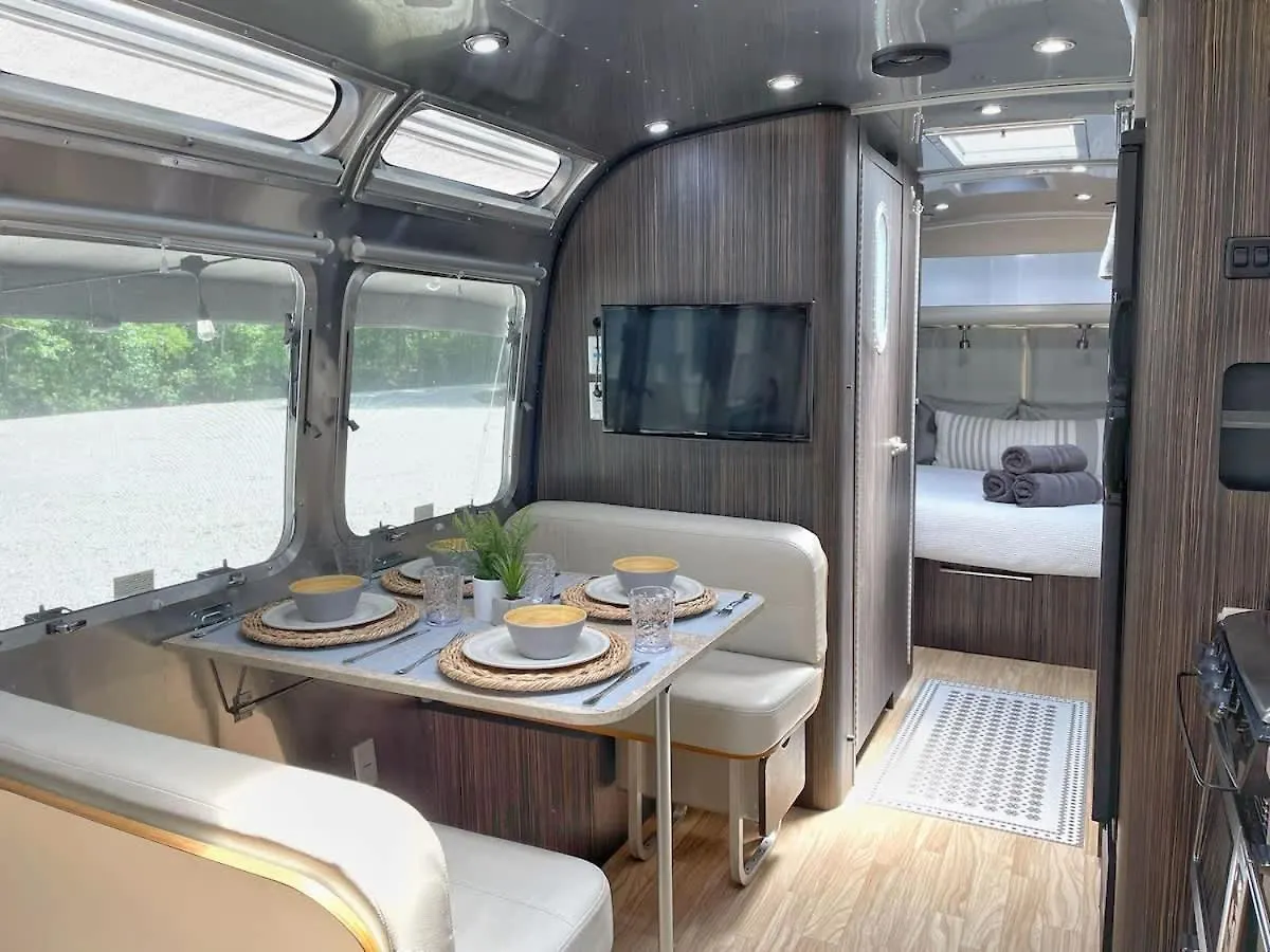 Large And 2 Airstream Glampers & Midway To Tybee & Downtown With Fast Wifi And More! Holiday home *