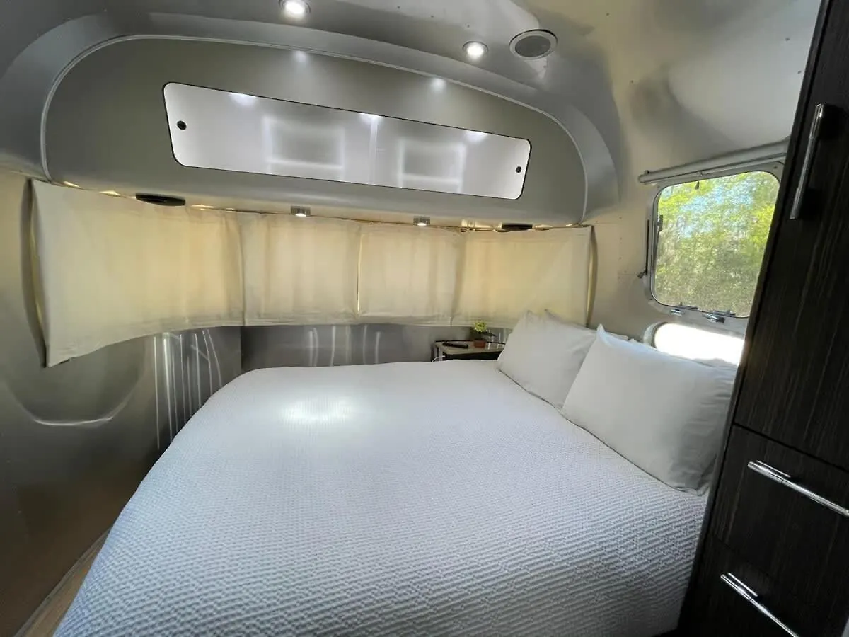 Large And 2 Airstream Glampers & Midway To Tybee & Downtown With Fast Wifi And More! Holiday home
