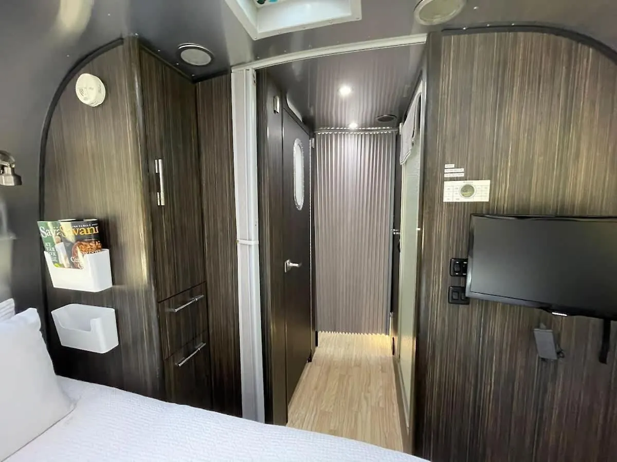 Large And 2 Airstream Glampers & Midway To Tybee & Downtown With Fast Wifi And More! *