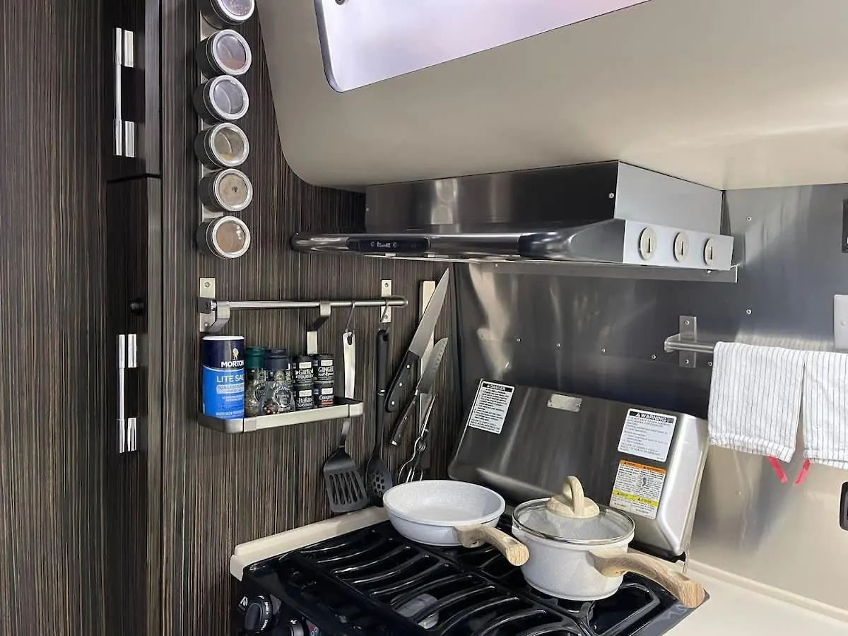 Large And 2 Airstream Glampers & Midway To Tybee & Downtown With Fast Wifi And More! Savannah