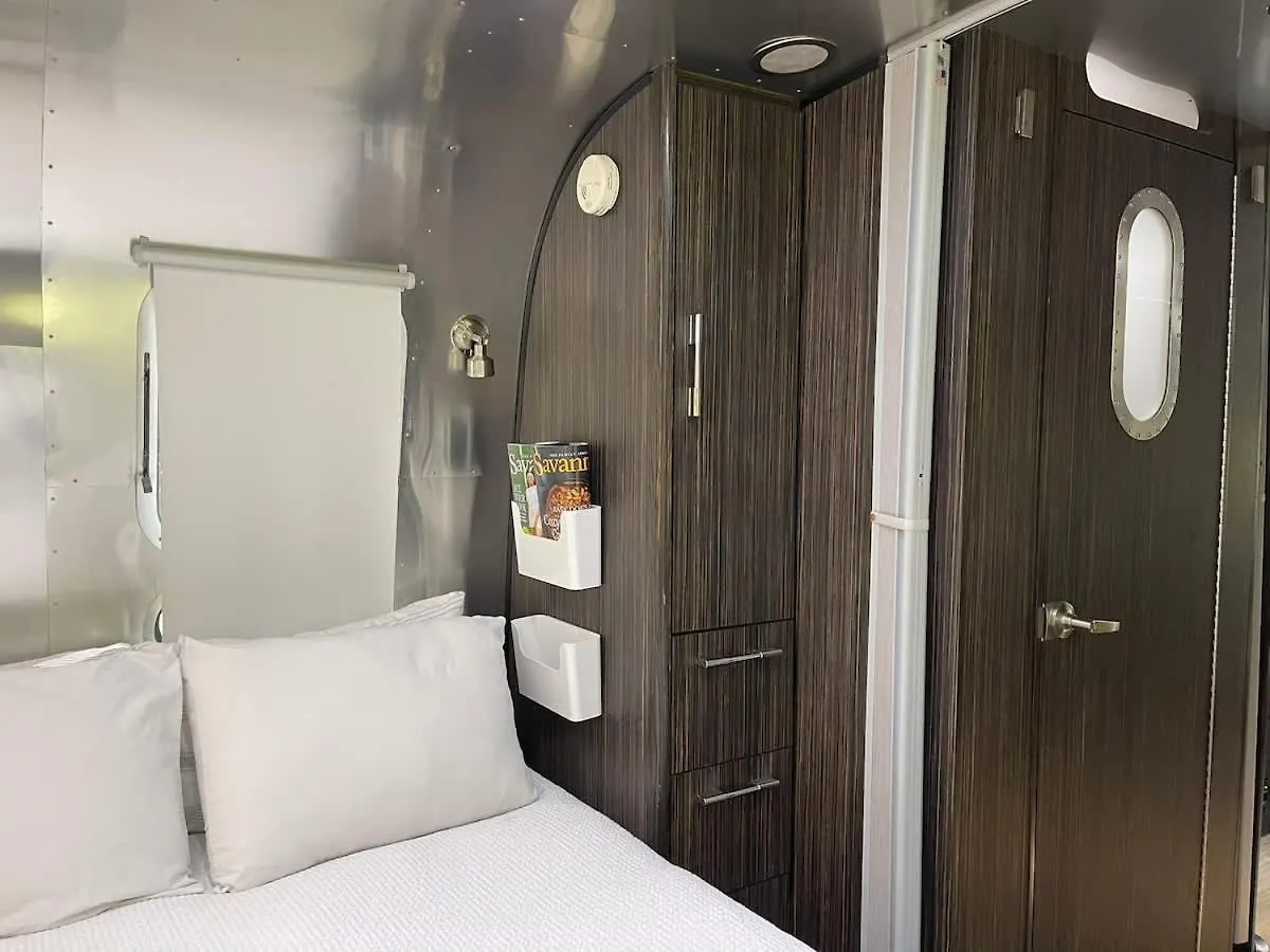 Holiday home Large And 2 Airstream Glampers & Midway To Tybee & Downtown With Fast Wifi And More! Savannah
