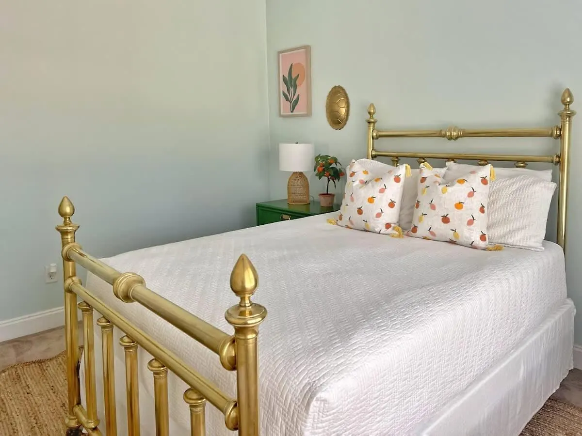 Holiday home Large And 2 Airstream Glampers & Midway To Tybee & Downtown With Fast Wifi And More!