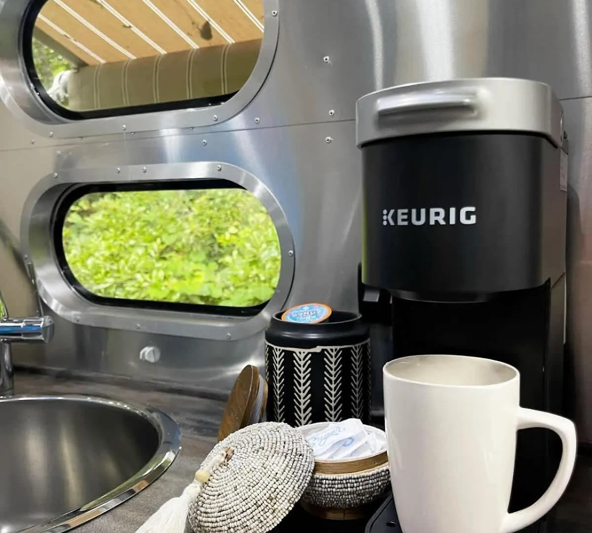 Amazing & Modern Airstreams Near & Sleeps 22! * Savannah