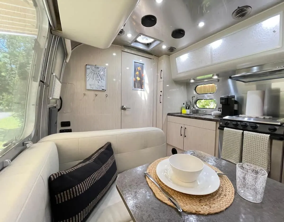 Holiday home Amazing & Modern Airstreams Near & Sleeps 22!