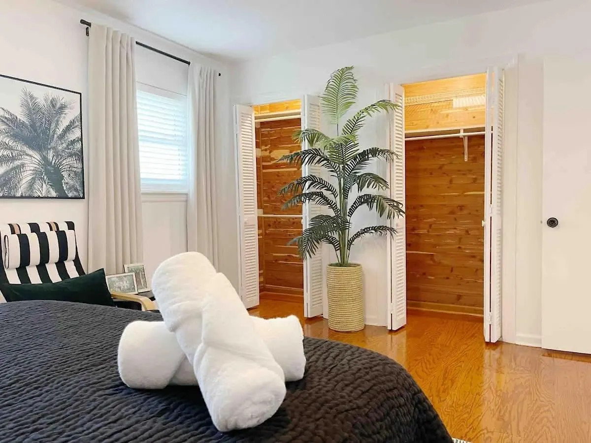 Holiday home Coastal Oasis W Pool Near And Downtown!
