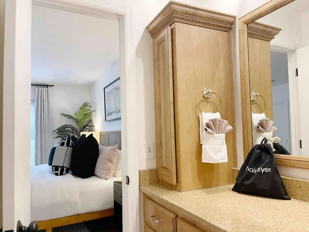 Coastal Oasis W Pool Near And Downtown! Holiday home Savannah