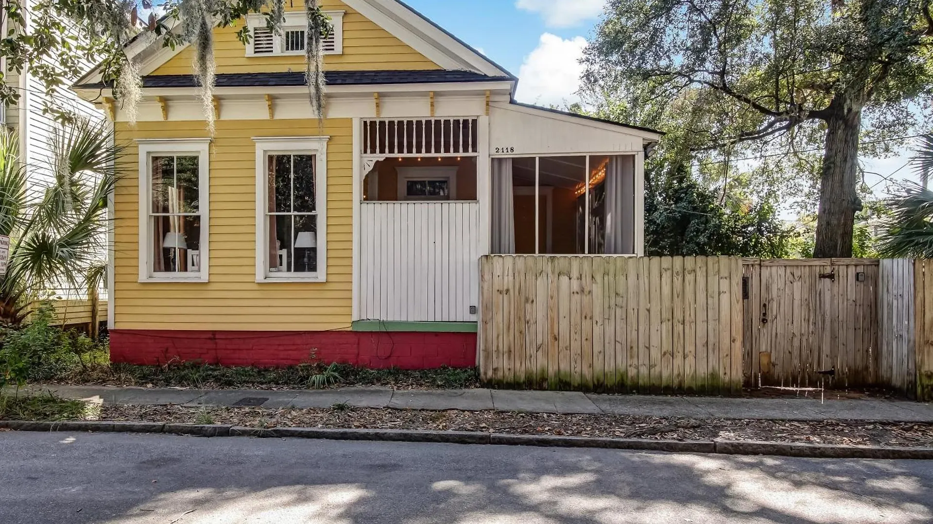 Cute Thomas Square Monthly Heated Pool Access By Southern Belle 1388 Holiday home Savannah