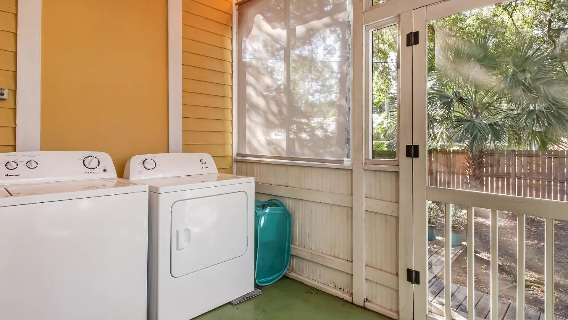 Cute Thomas Square Monthly Heated Pool Access By Southern Belle 1388 *
