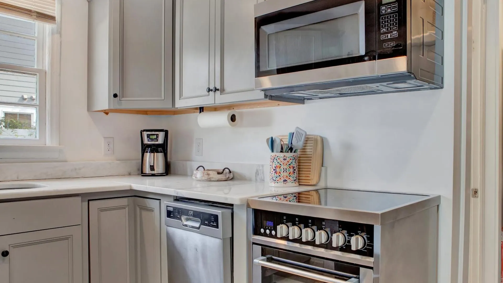 Cozy Near Forsyth Park Monthly Heated Pool Access By Southern Belle 1391 Holiday home