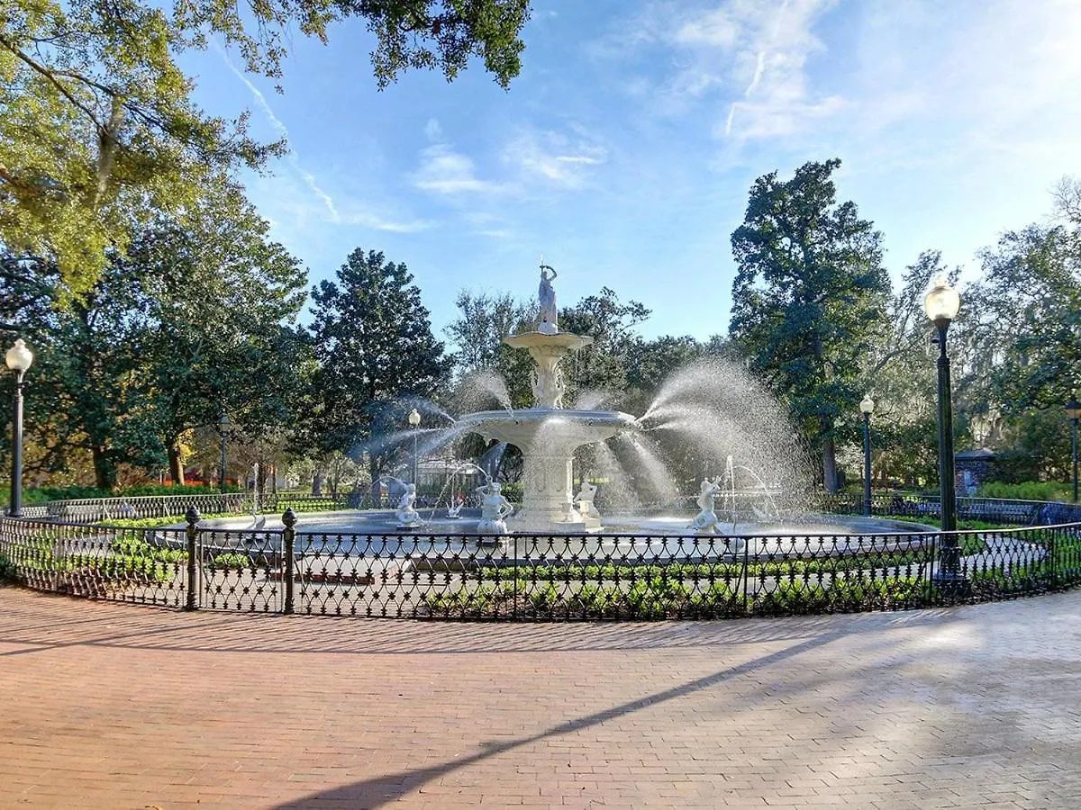 Holiday home Comfortable Executive By The Park Heated Pool Access 1395 Savannah