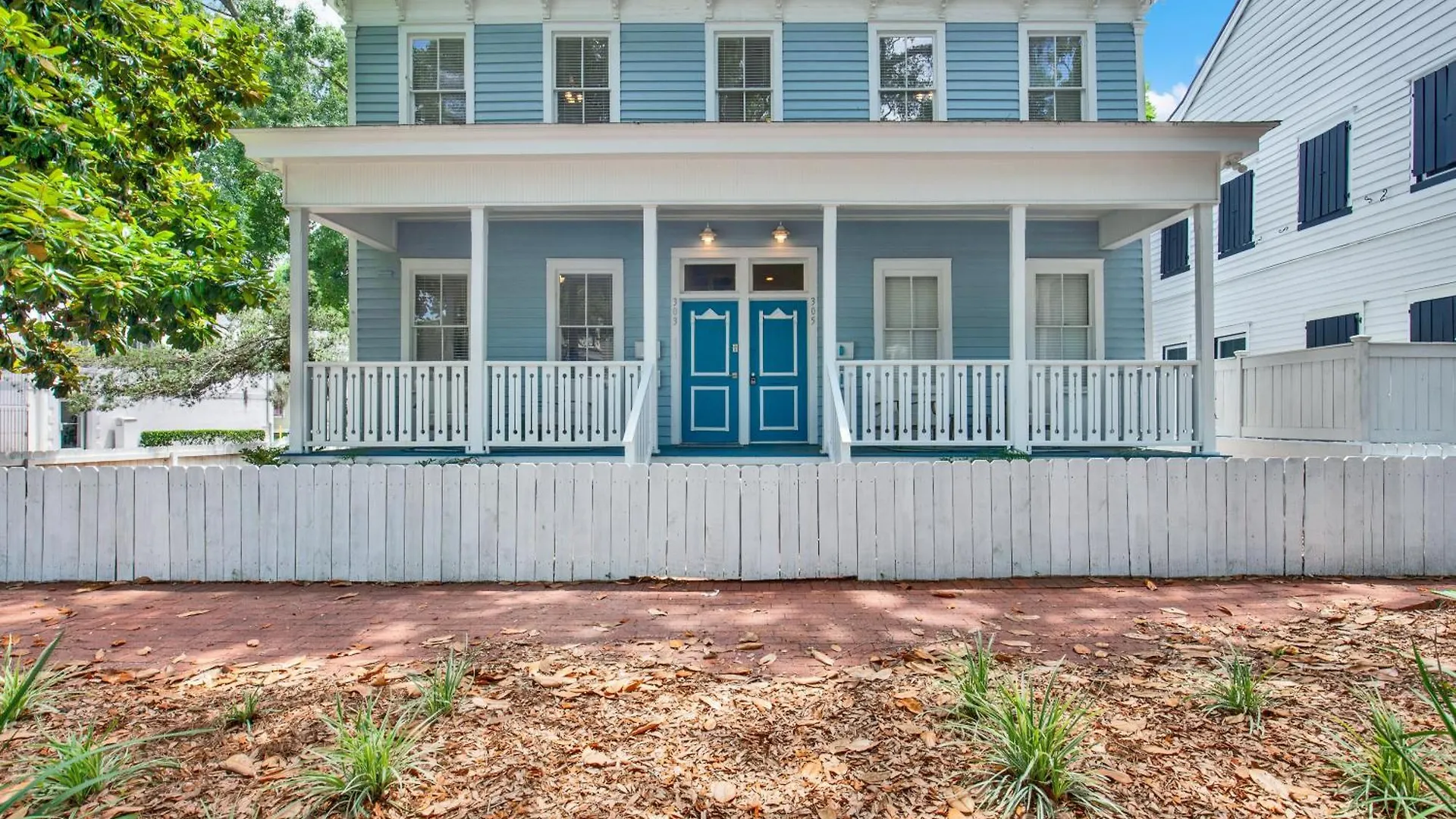 Holiday home Comfortable Executive By The Park Heated Pool Access 1395 Savannah