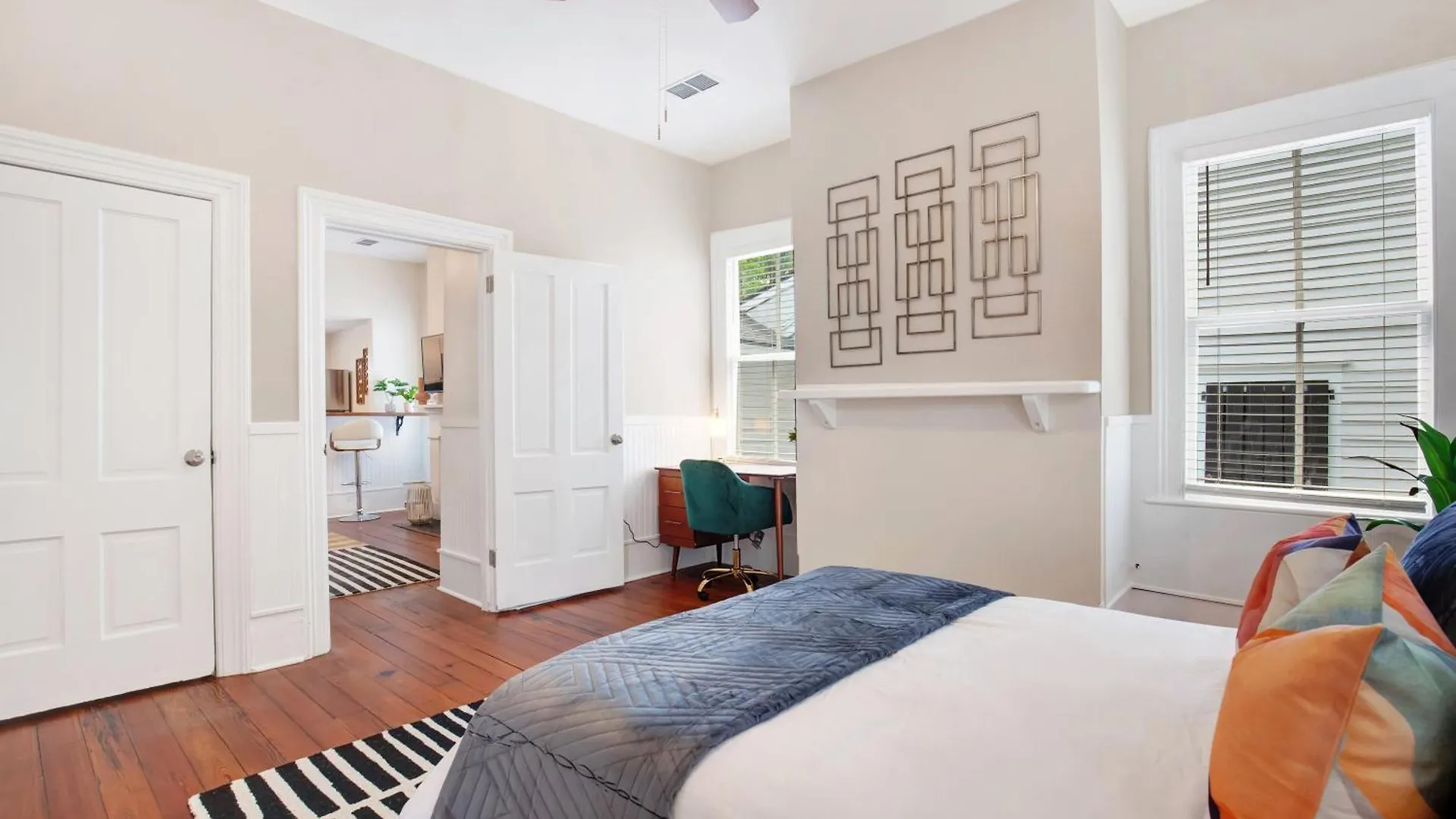 Comfortable Executive By The Park Heated Pool Access 1395
