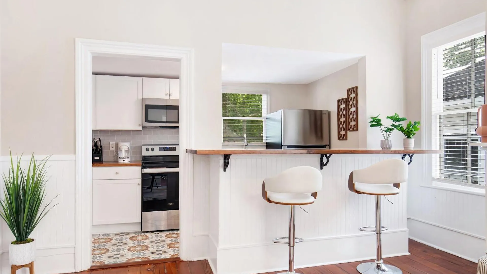 Comfortable Executive By The Park Heated Pool Access 1395 Holiday home
