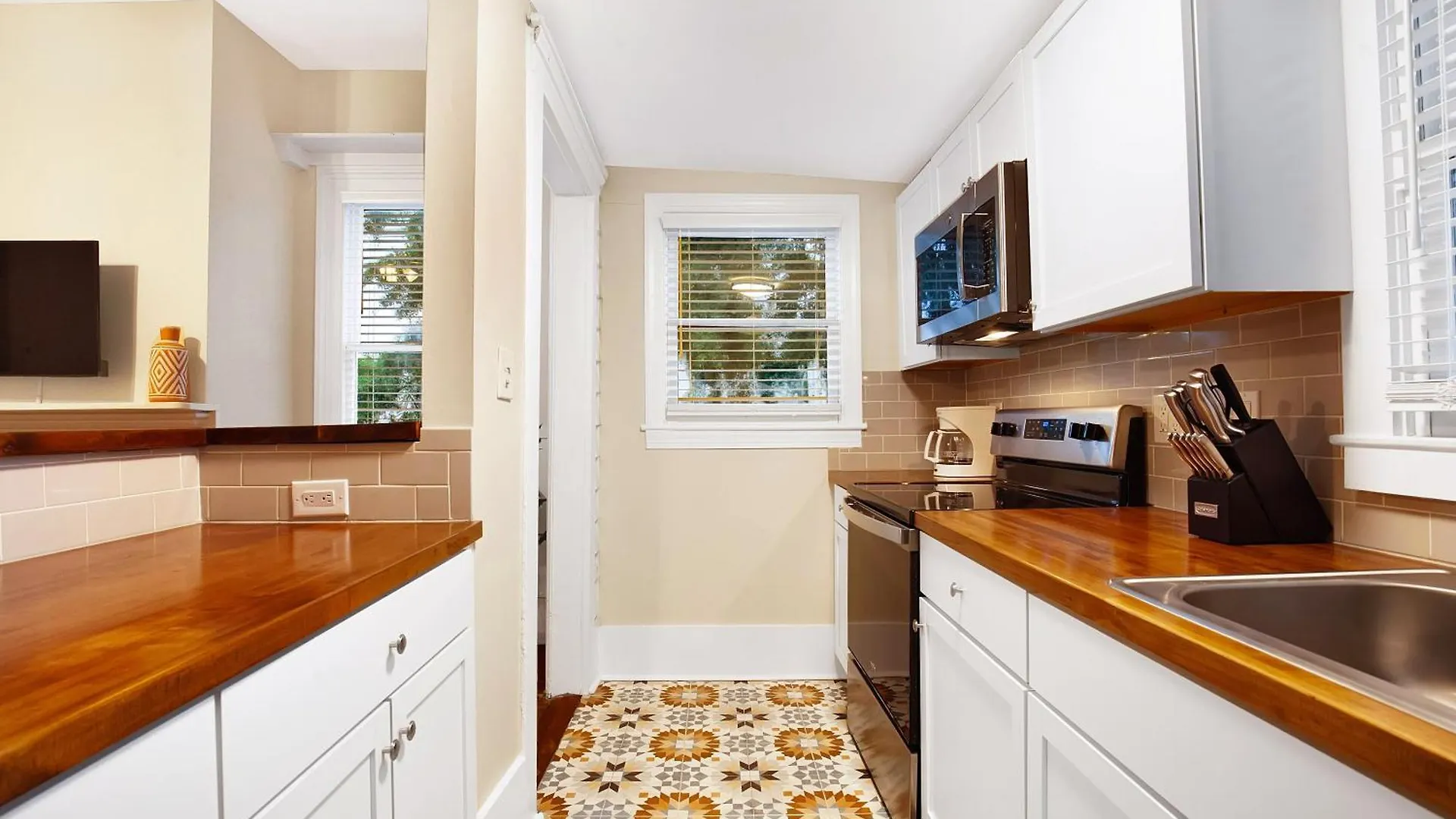 Comfortable Executive By The Park Heated Pool Access 1394 Holiday home *