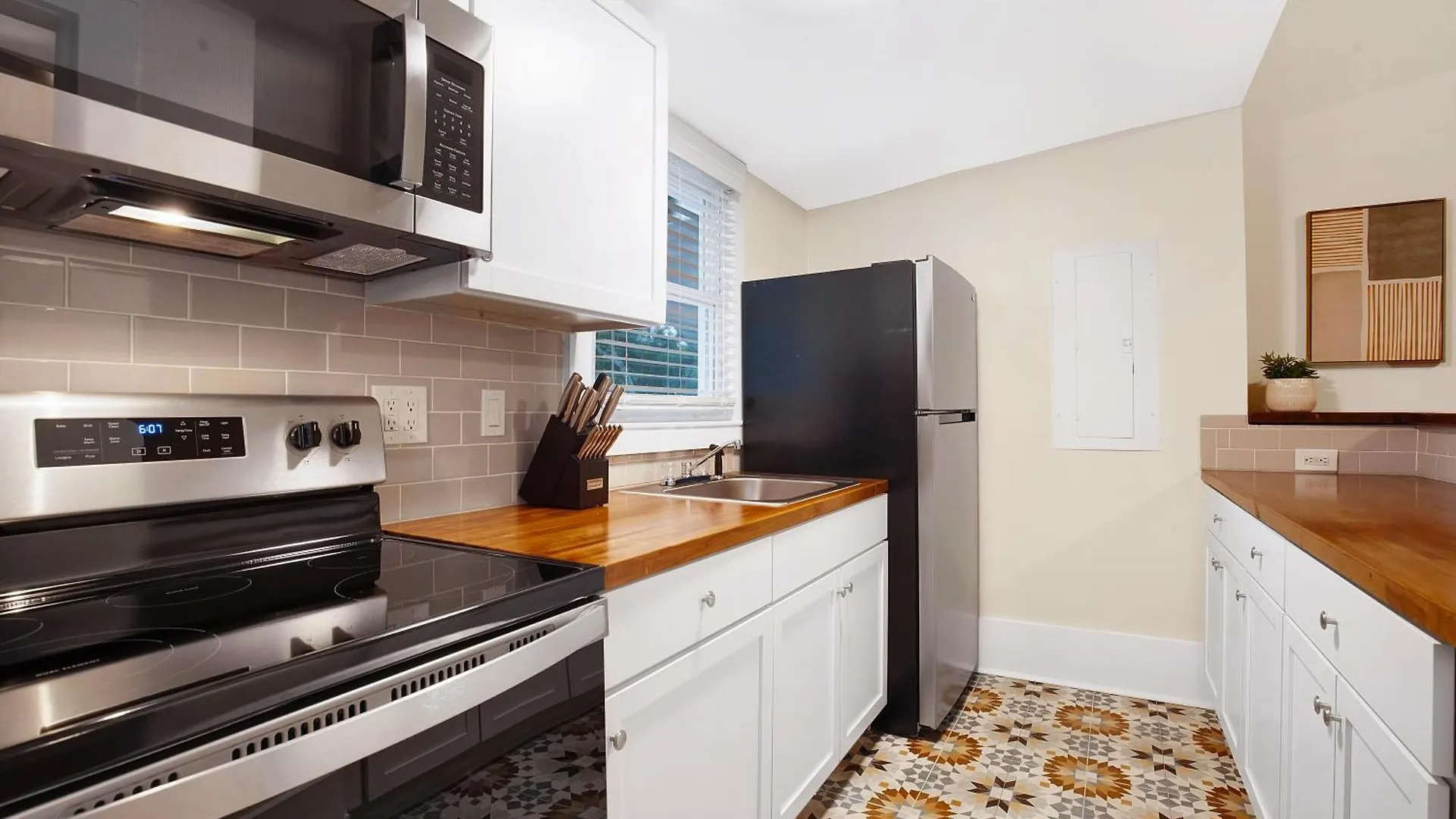 Comfortable Executive By The Park Heated Pool Access 1394 *